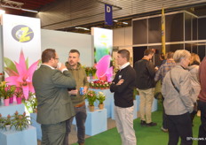 Kijkje op de beursvloer/op het plein van Sure Plants.